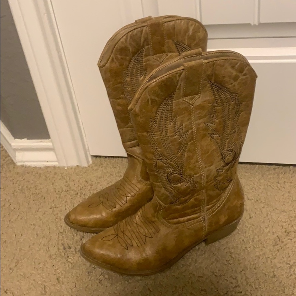 Women’s size 7 Cowboy boots